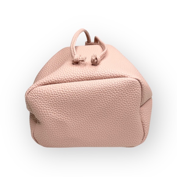 new Macy’s 𖦹 Pebbled Drawstring Bucket Mini Bag 𖦹 Blush Pink Vegan Leather 𖦹 - Picture 7 of 13